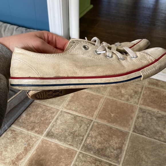 White converse - Picture 3 of 4